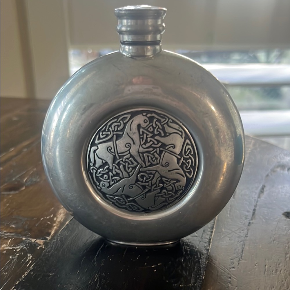 Celtic Triple Horse Design Flask🐎
